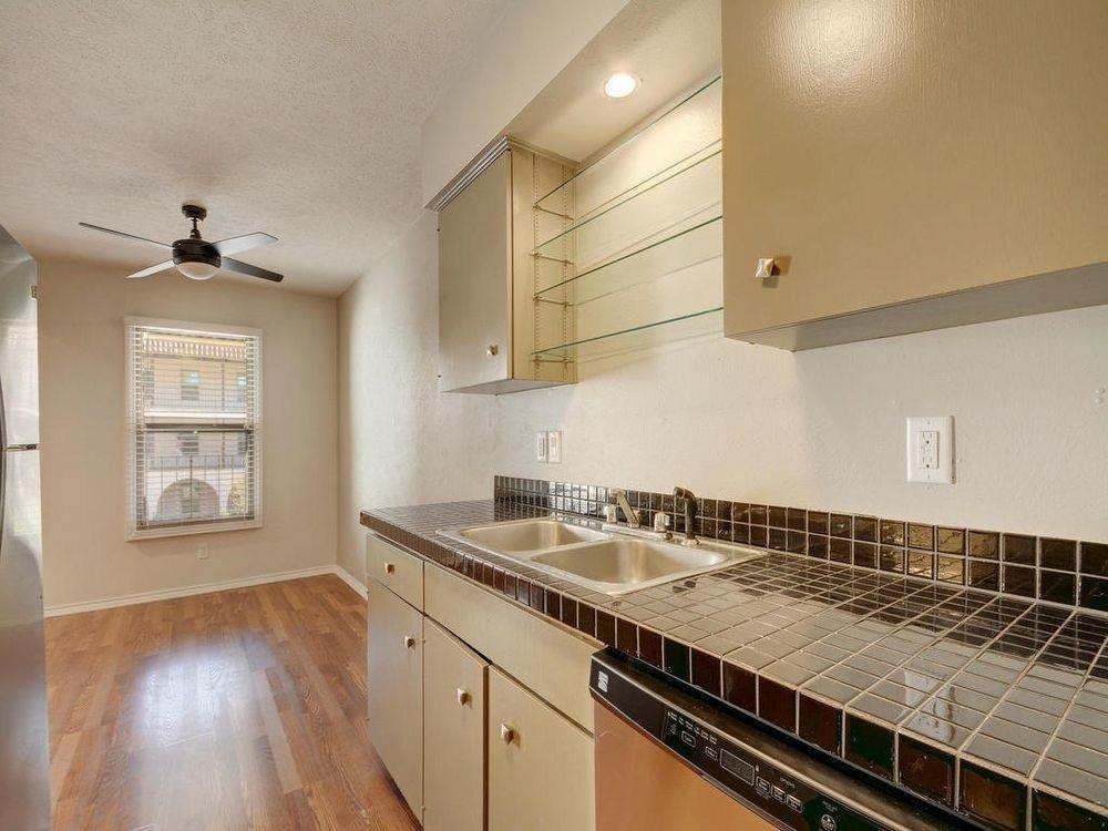 505 W 7th St - Photo 10