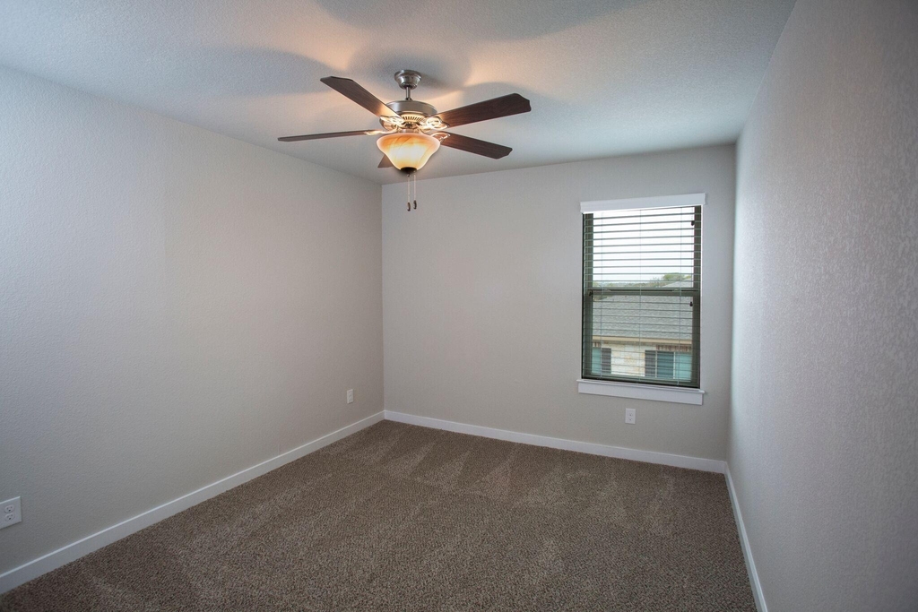 113 Lakeview Ct - Photo 10