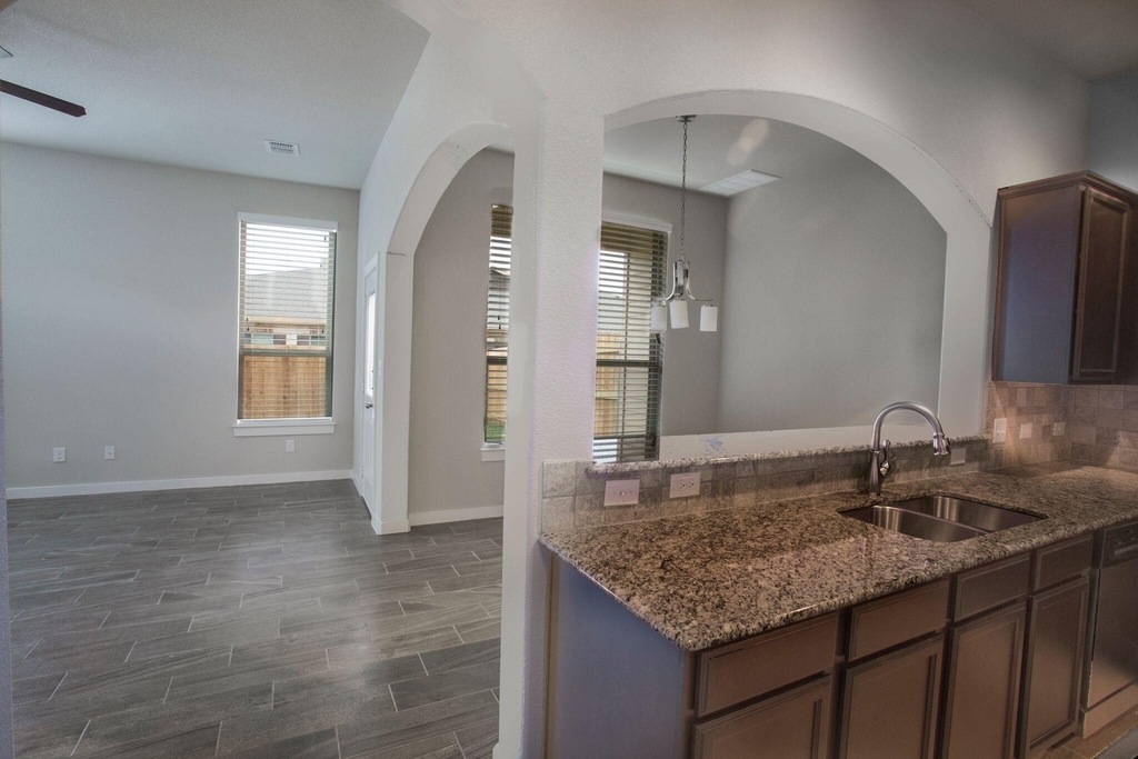 113 Lakeview Ct - Photo 4