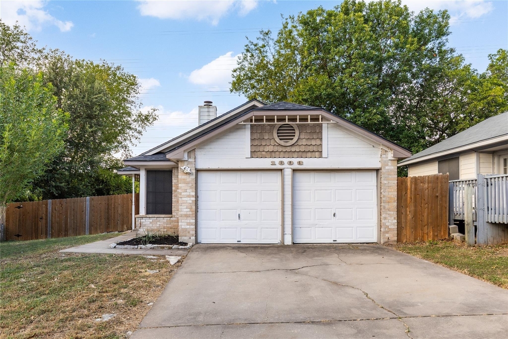 1803 Heatherglen Ln - Photo 0