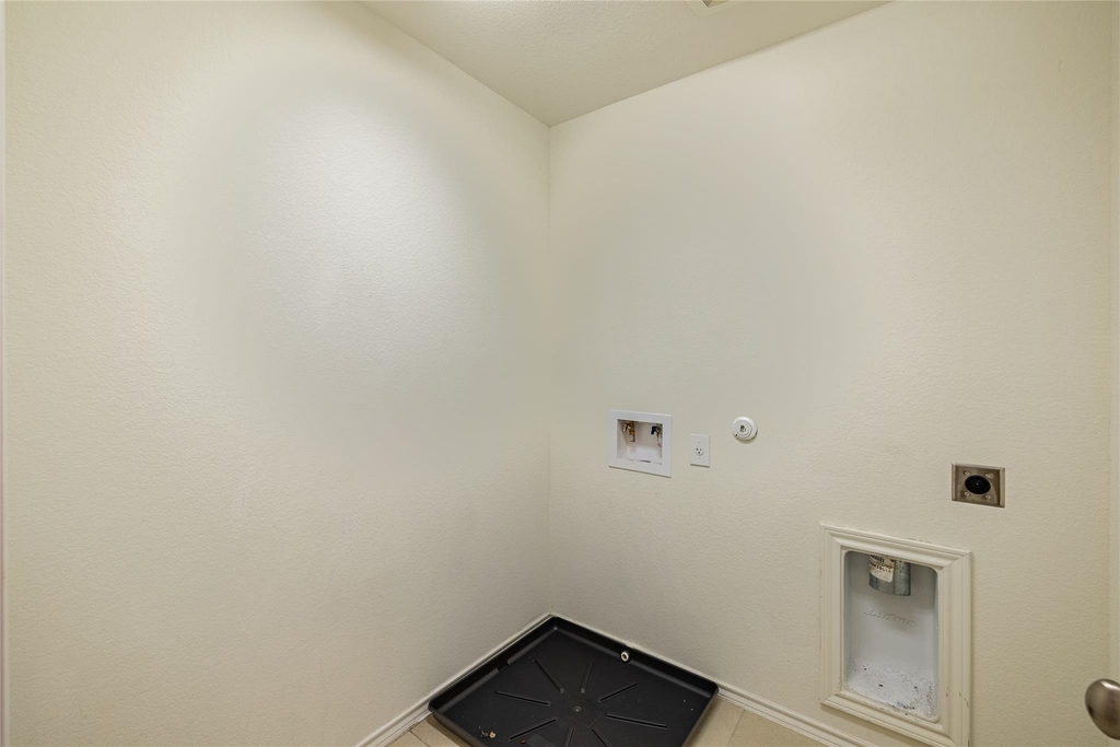 6300 Routenburn St - Photo 34