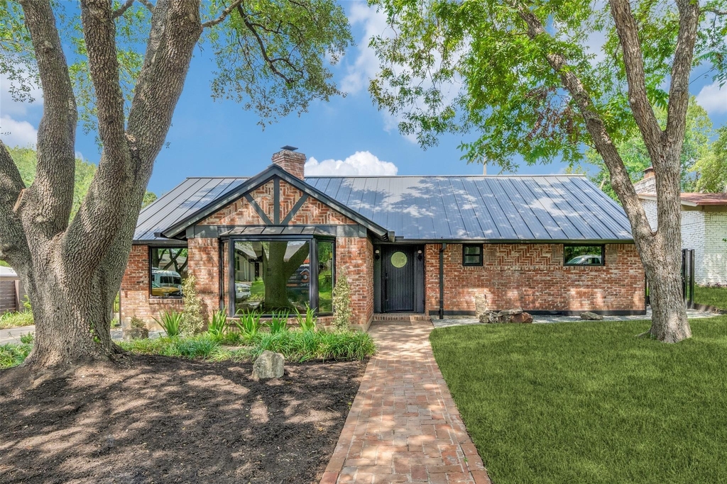 2504 Briargrove Dr - Photo 0