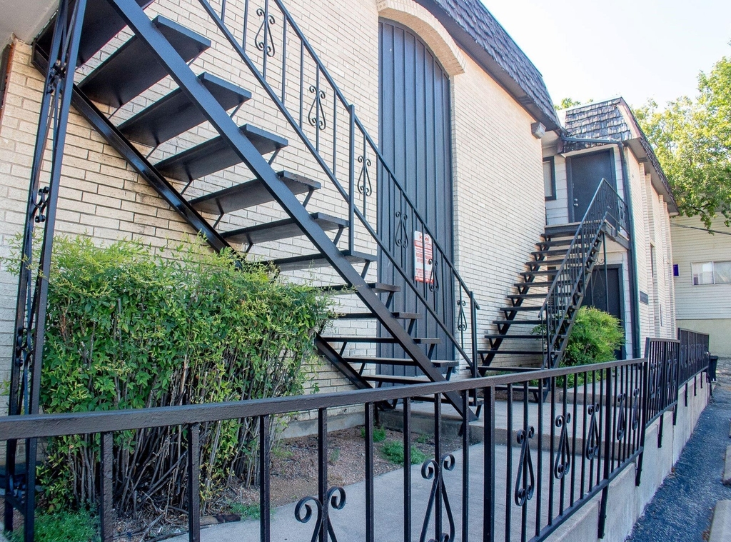 924 E Dean Keeton St - Photo 14