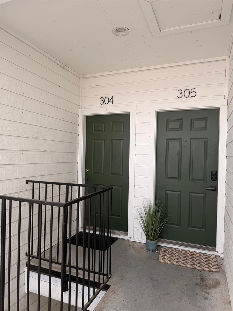 2508 W 12th St - Photo 1