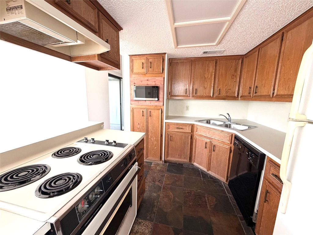 2508 W 12th St - Photo 7