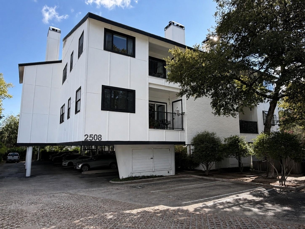 2508 W 12th St - Photo 0