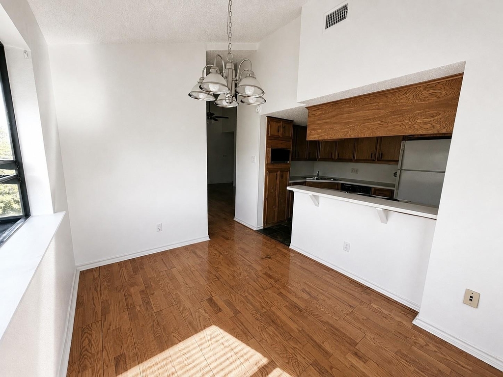 2508 W 12th St - Photo 4