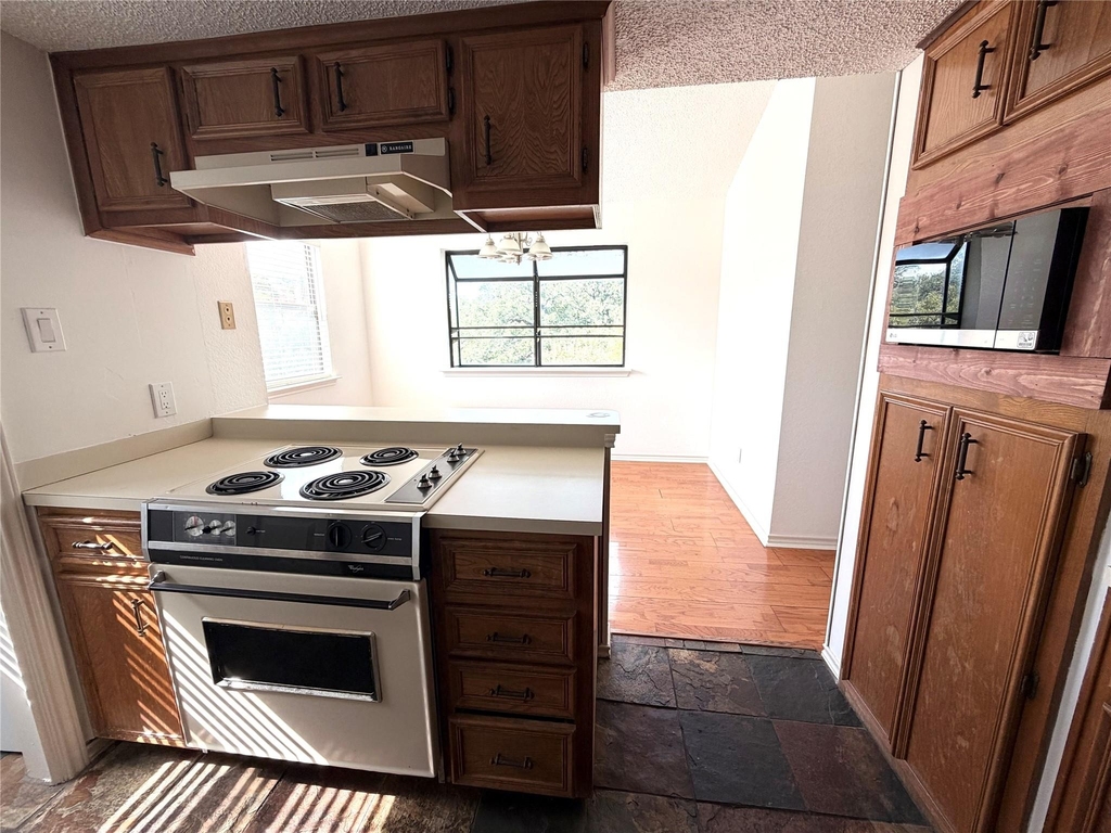 2508 W 12th St - Photo 6