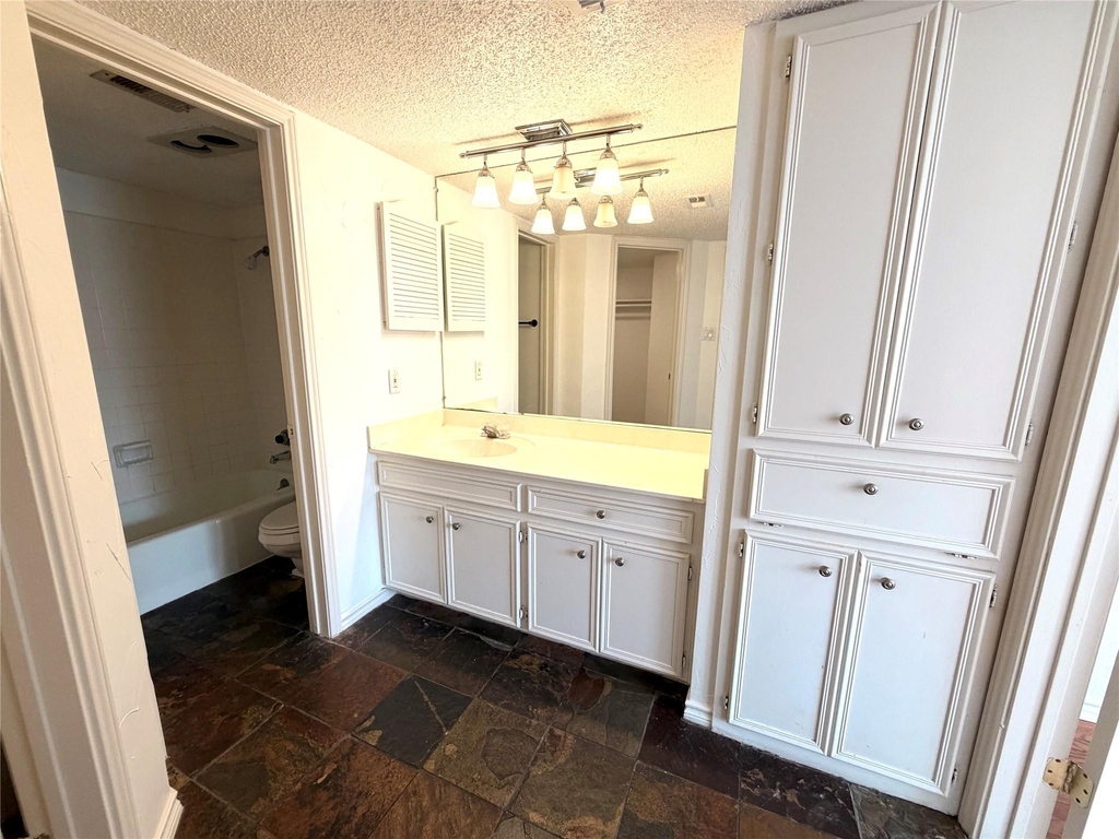 2508 W 12th St - Photo 11