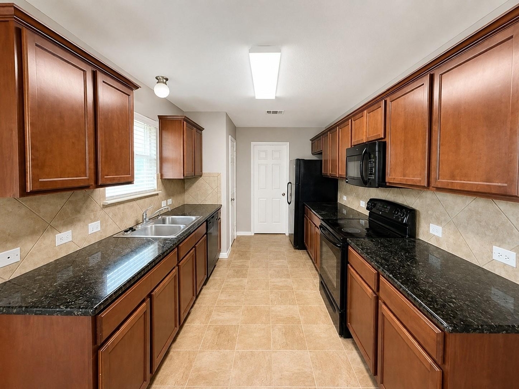 220 Adriana Ln - Photo 3
