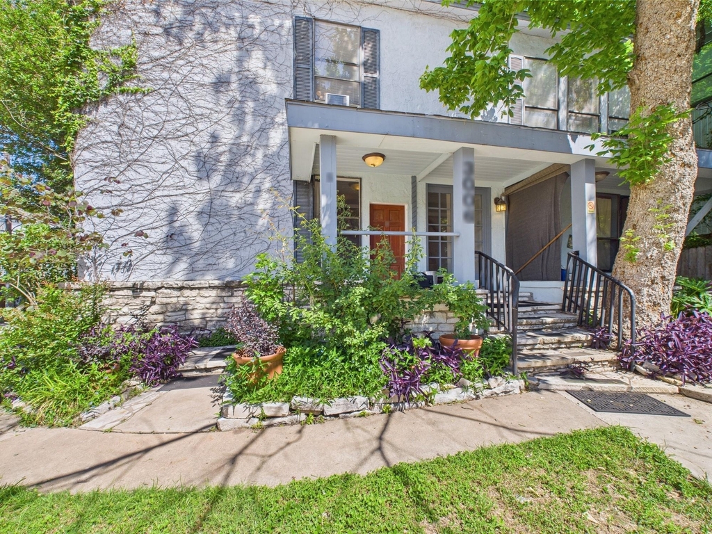 3006 Duval St - Photo 0