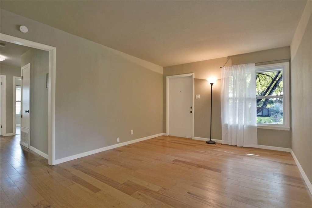1408 Broadmoor Dr - Photo 3