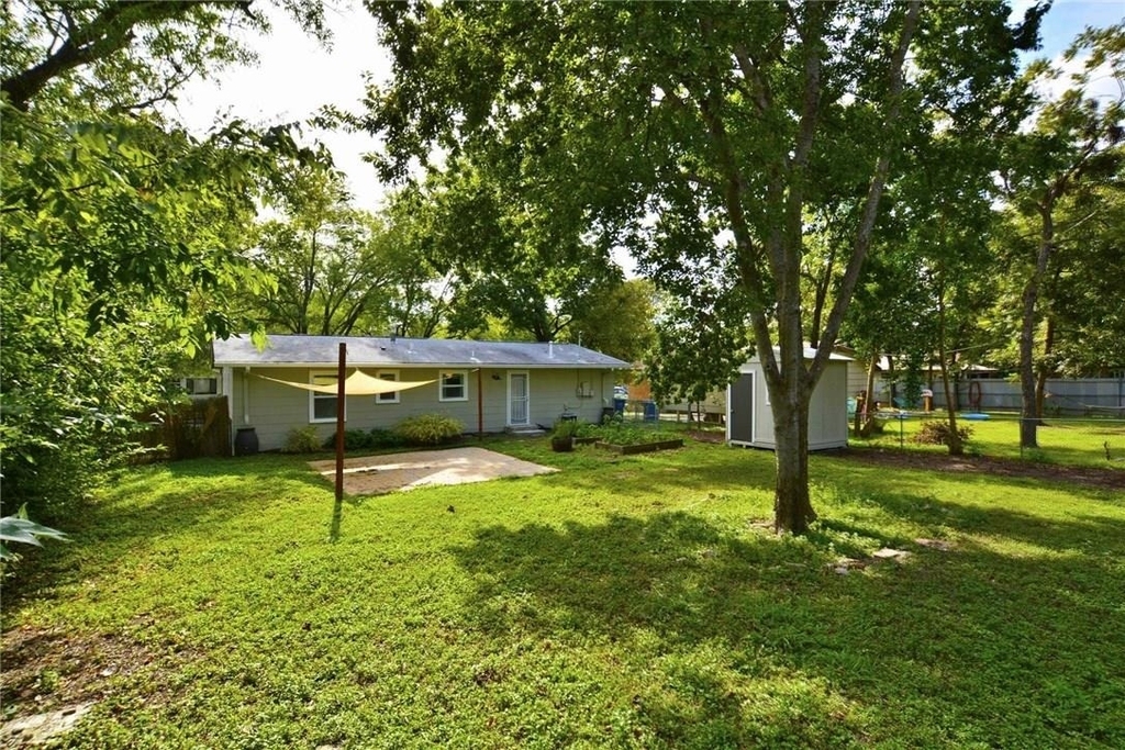 1408 Broadmoor Dr - Photo 13