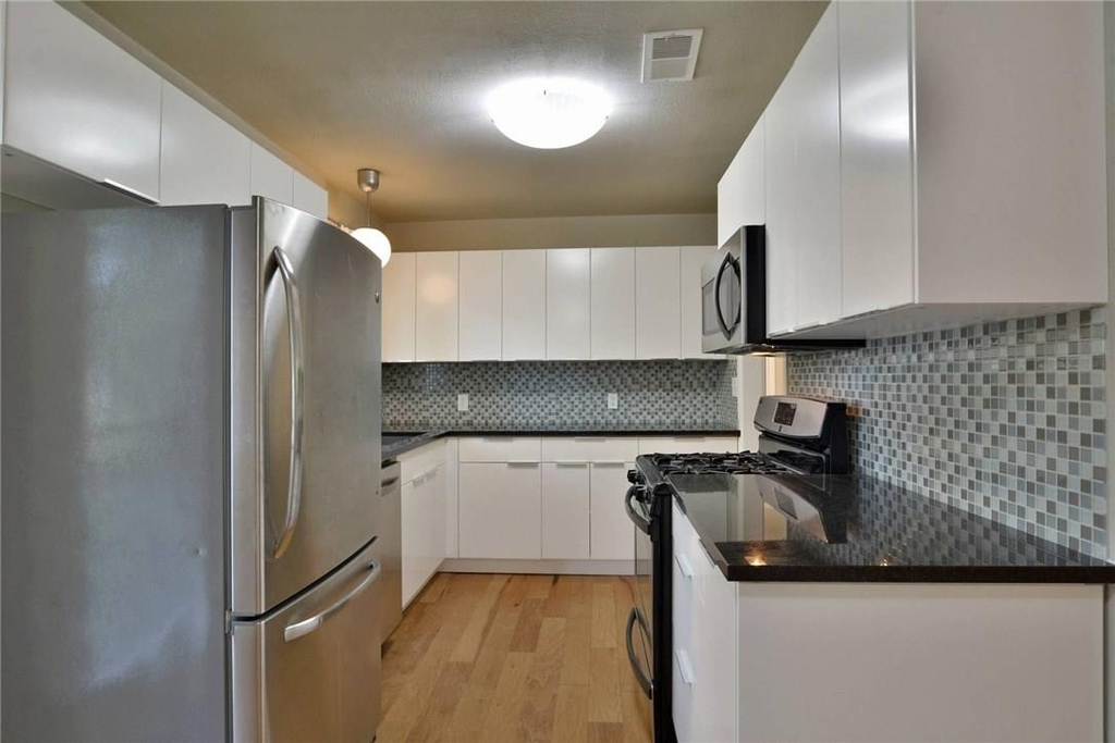 1408 Broadmoor Dr - Photo 5