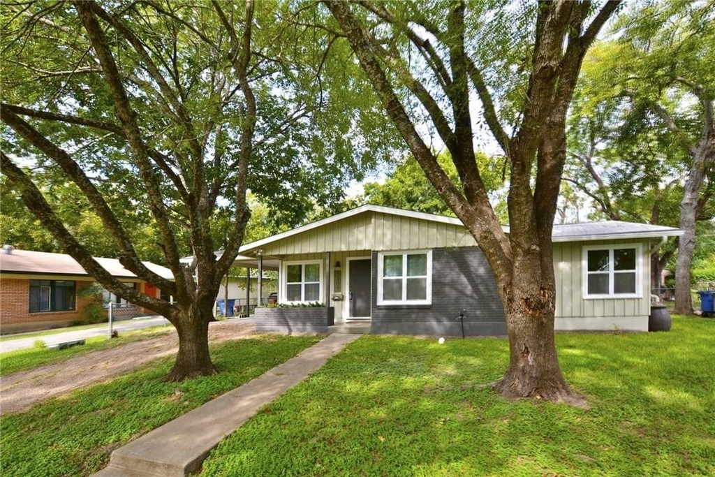 1408 Broadmoor Dr - Photo 0