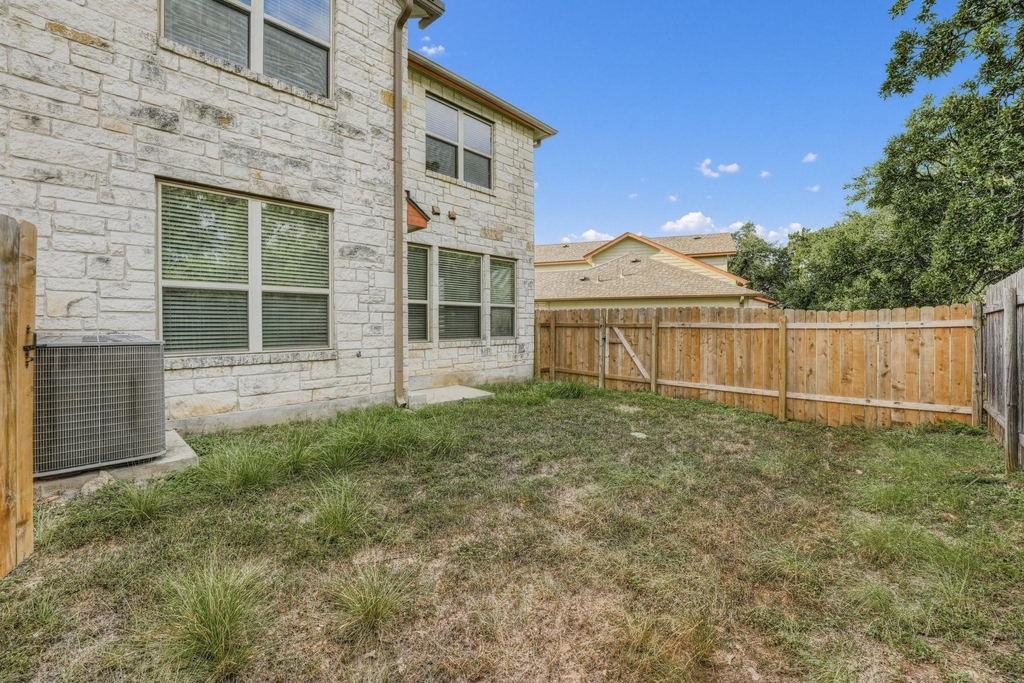 2410 Great Oaks Dr - Photo 3