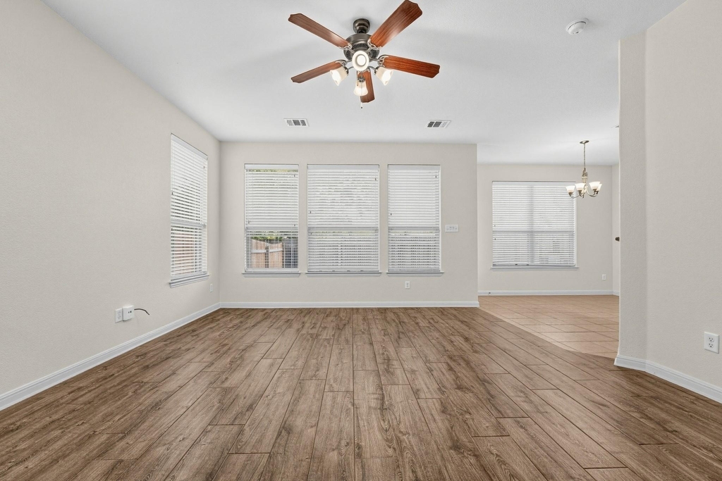 2410 Great Oaks Dr - Photo 7