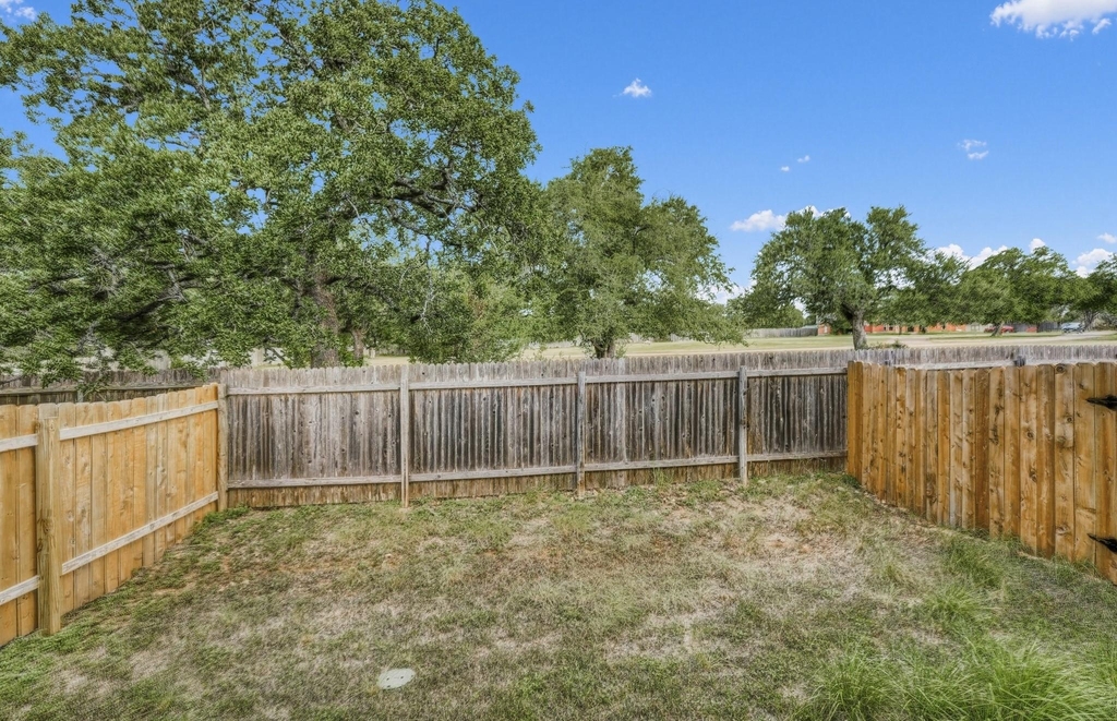 2410 Great Oaks Dr - Photo 4