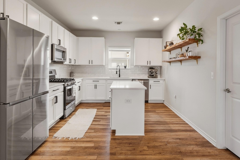 9207 Looksee Ln - Photo 11