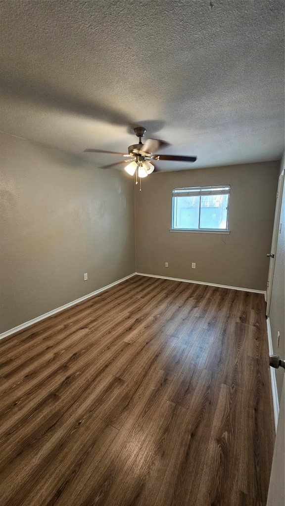 1320 Southport Dr - Photo 4