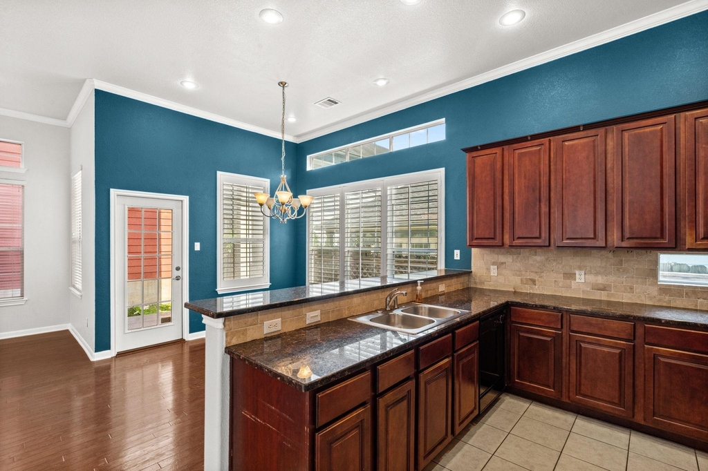6704 Menchaca Rd - Photo 6