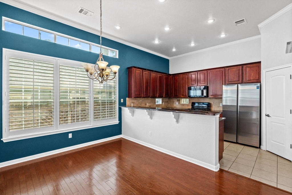 6704 Menchaca Rd - Photo 4