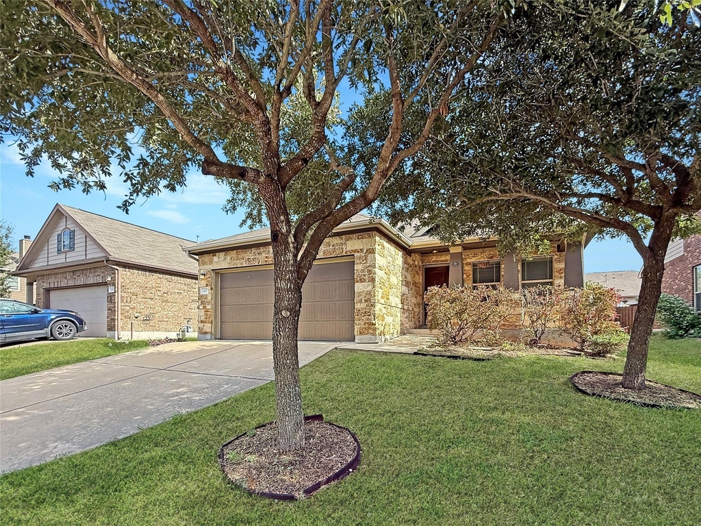 437 Travertine Trl - Photo 0