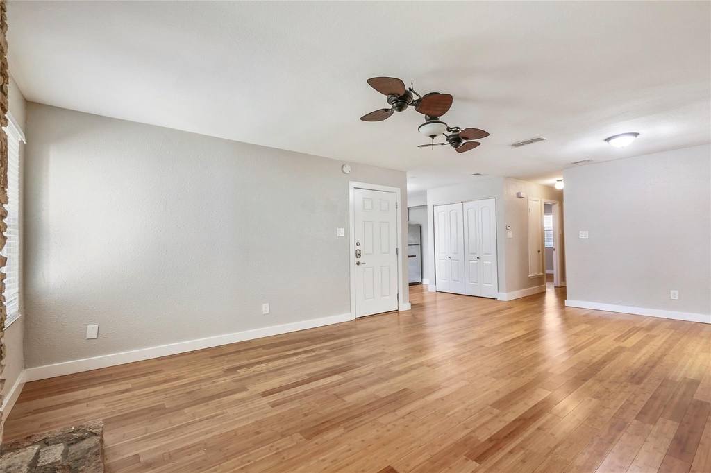 2402 Berkeley Ave - Photo 11
