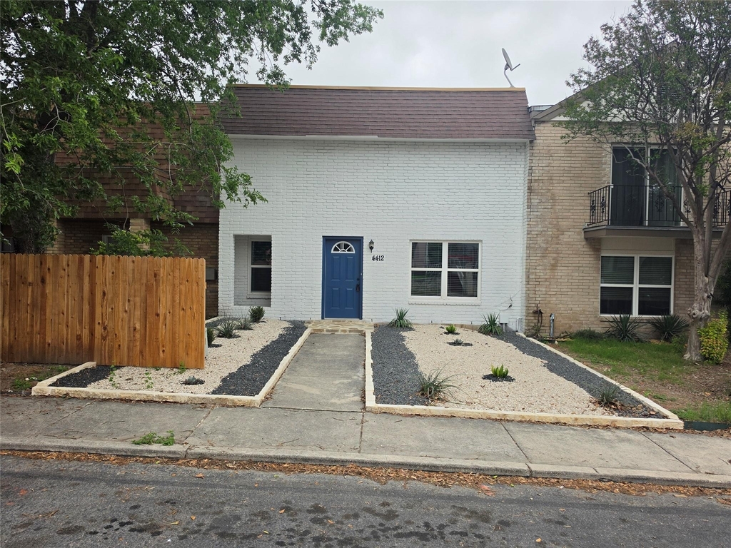 4412 Shakertown - Photo 0