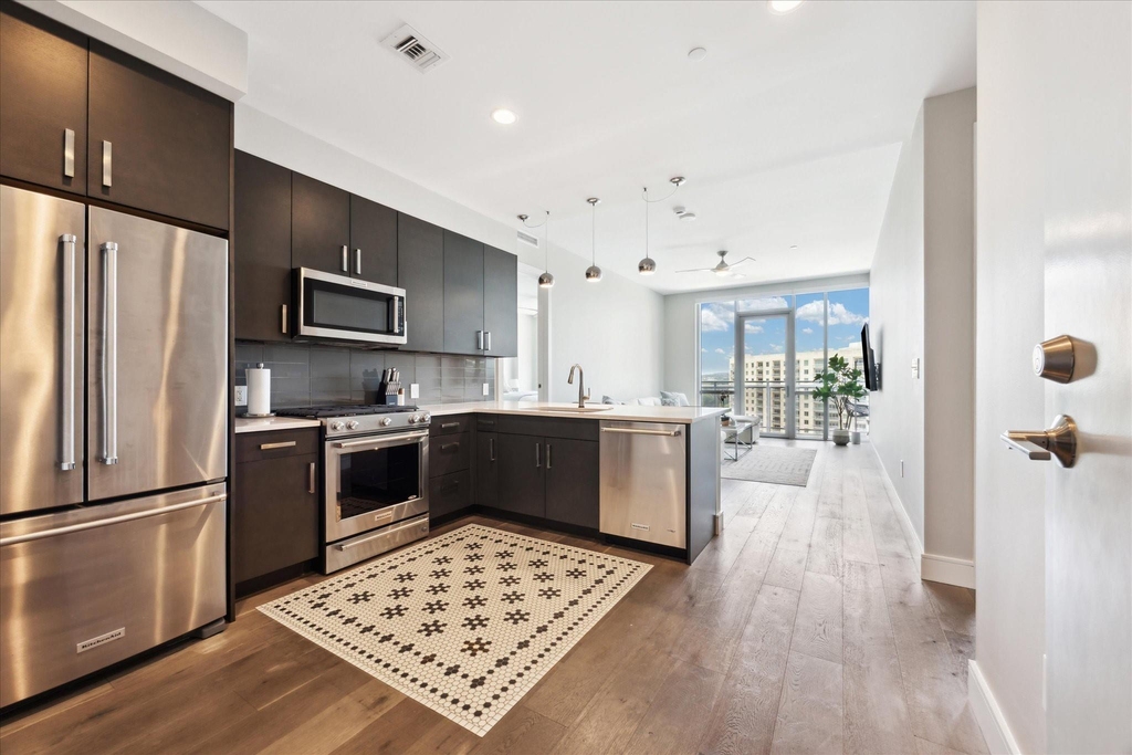 222 West Ave - Photo 2