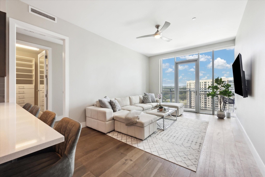 222 West Ave - Photo 3