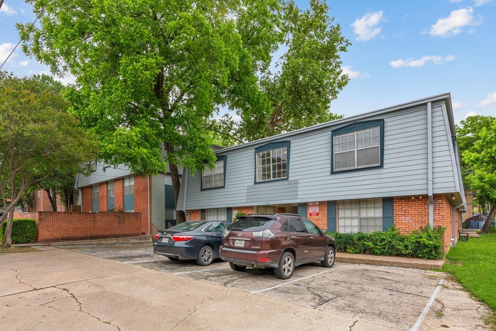 406 E 30 St - Photo 13