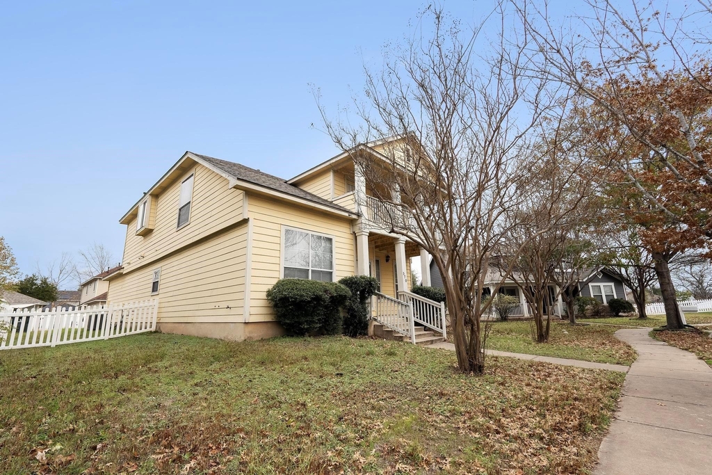 570 Hogan - Photo 1