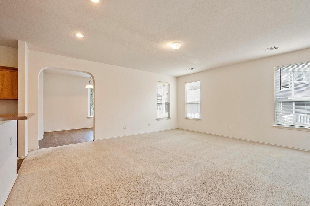 570 Hogan - Photo 3