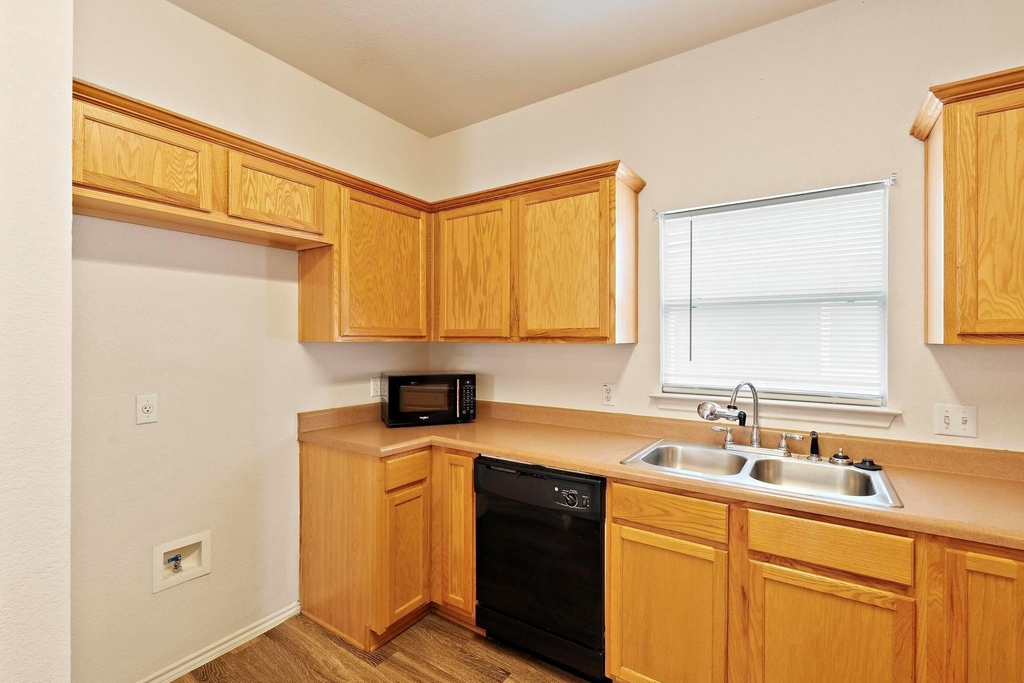 570 Hogan - Photo 8