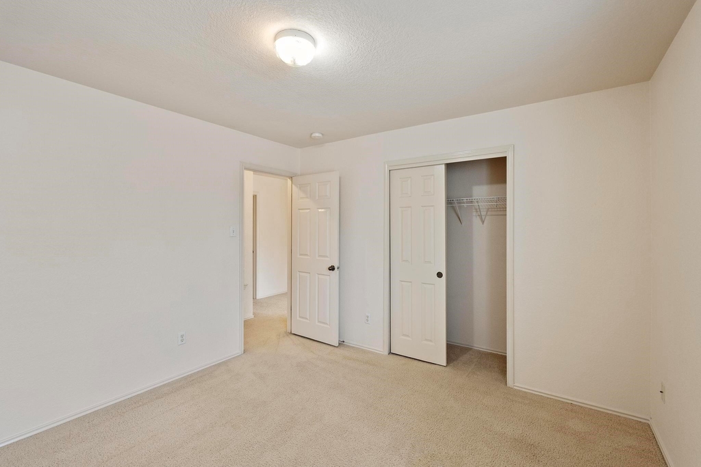 570 Hogan - Photo 16