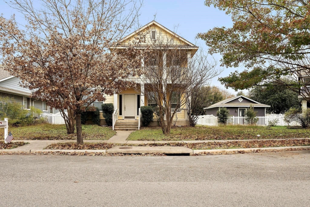 570 Hogan - Photo 0