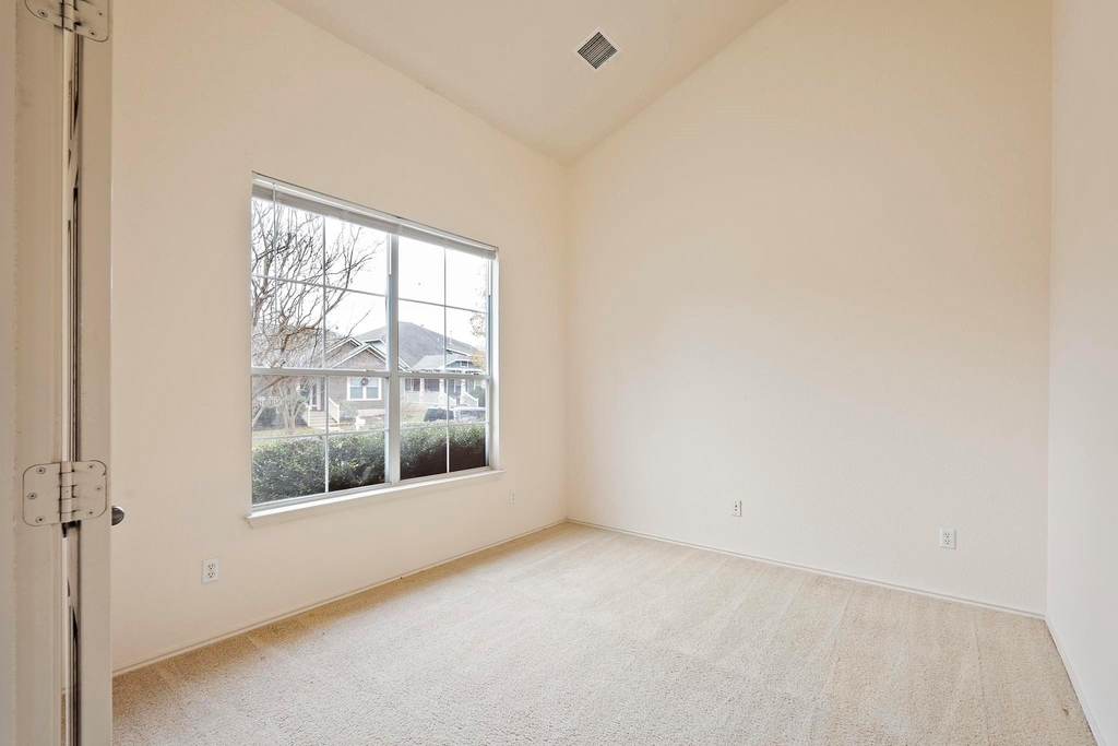 570 Hogan - Photo 5