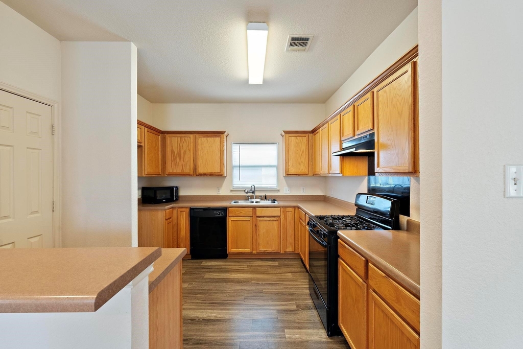 570 Hogan - Photo 7