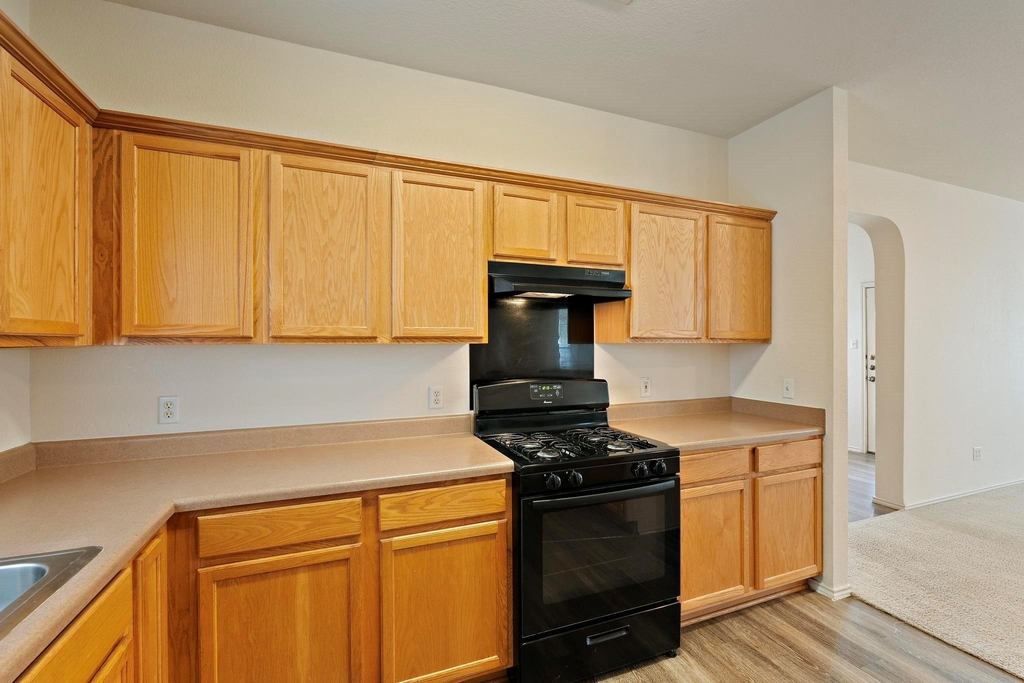 570 Hogan - Photo 9