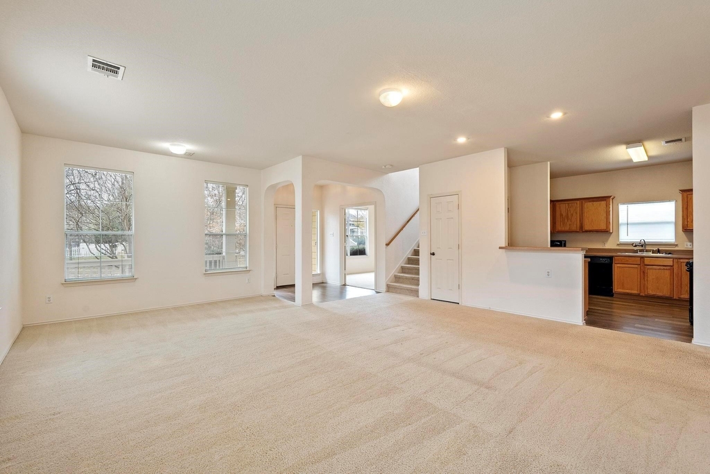 570 Hogan - Photo 4