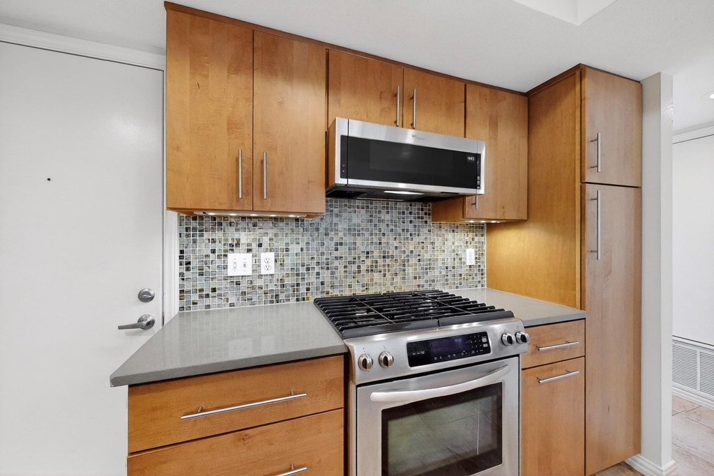 6023 Old Fredericksburg Rd - Photo 10