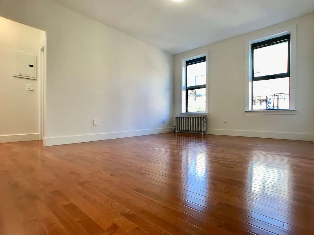405 West 45th Street - Photo 6