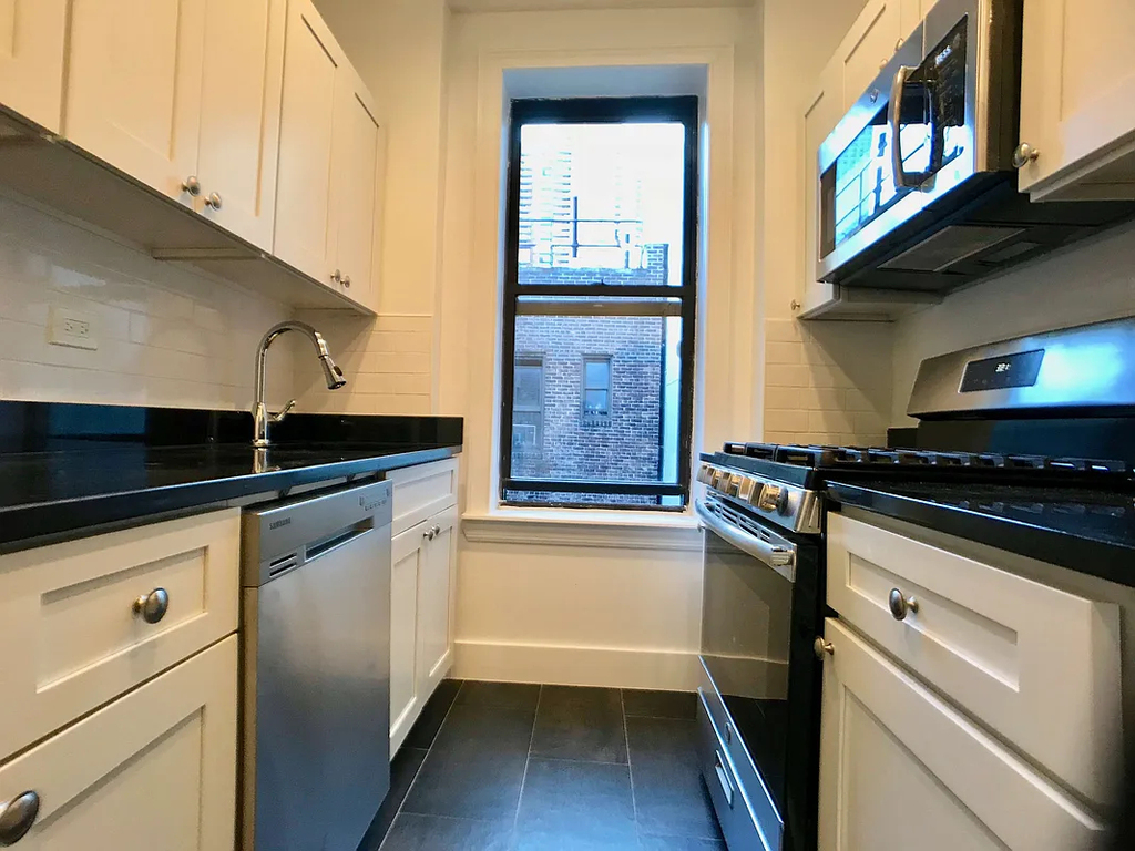 405 West 45th Street - Photo 1