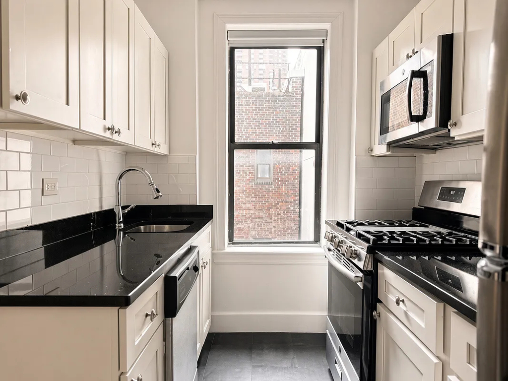 405 West 45th Street - Photo 0