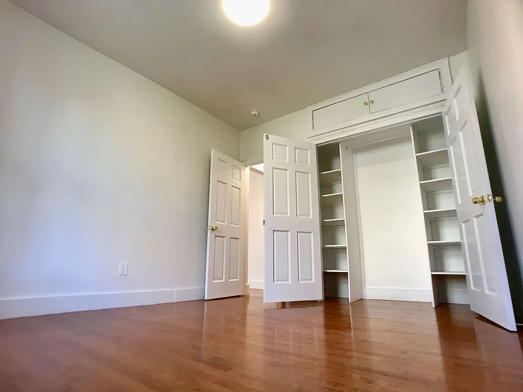 405 West 45th Street - Photo 5