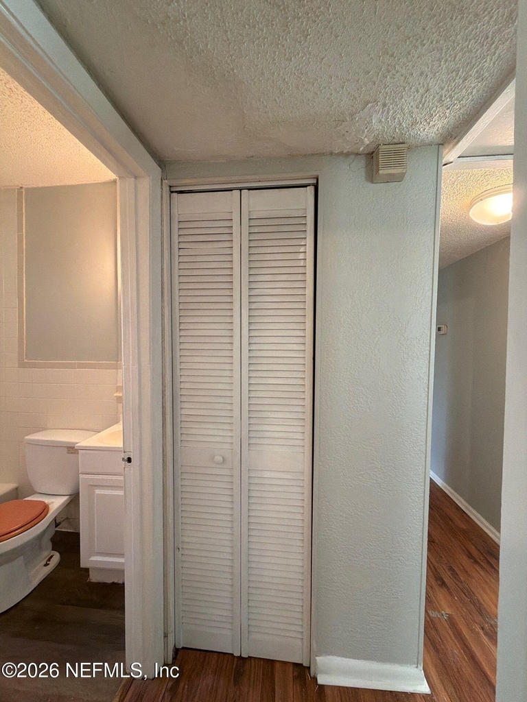 8028 Delaware Avenue - Photo 14