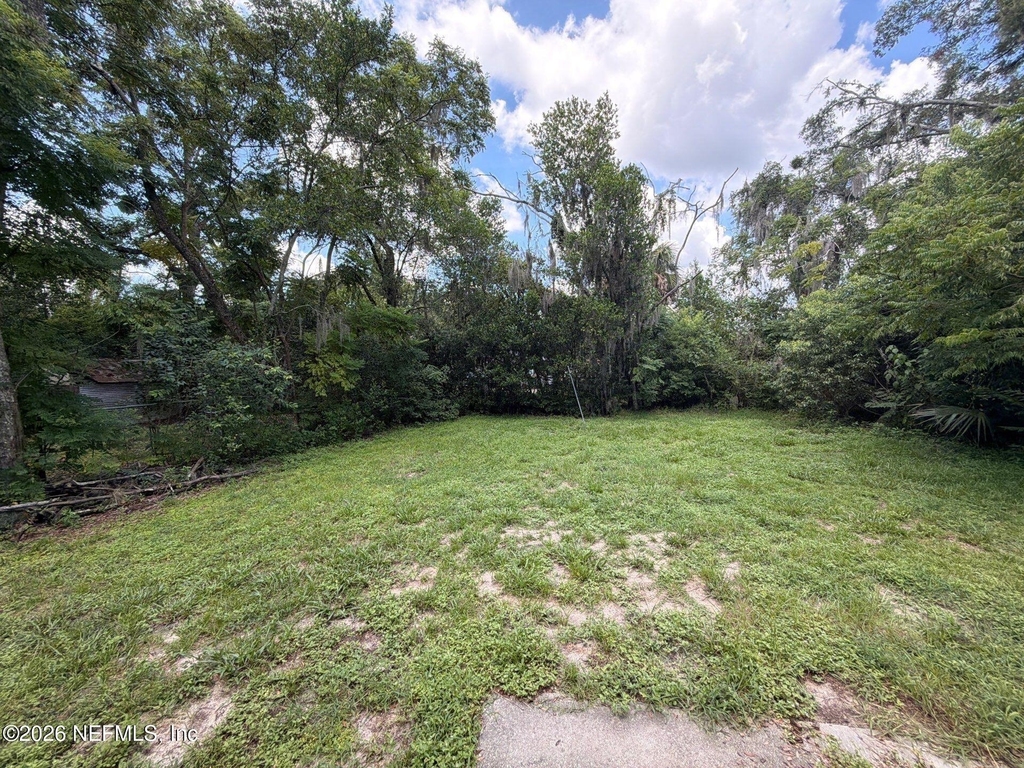 8028 Delaware Avenue - Photo 16
