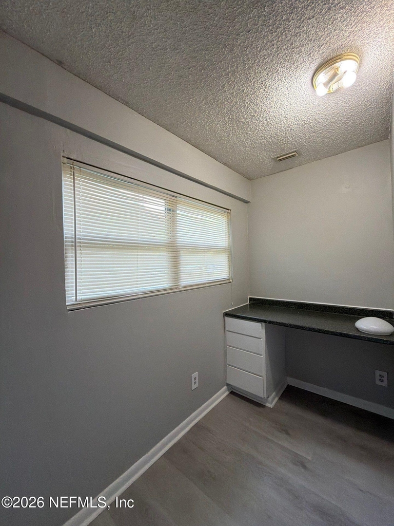 8028 Delaware Avenue - Photo 3