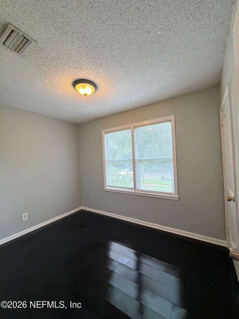 8028 Delaware Avenue - Photo 8